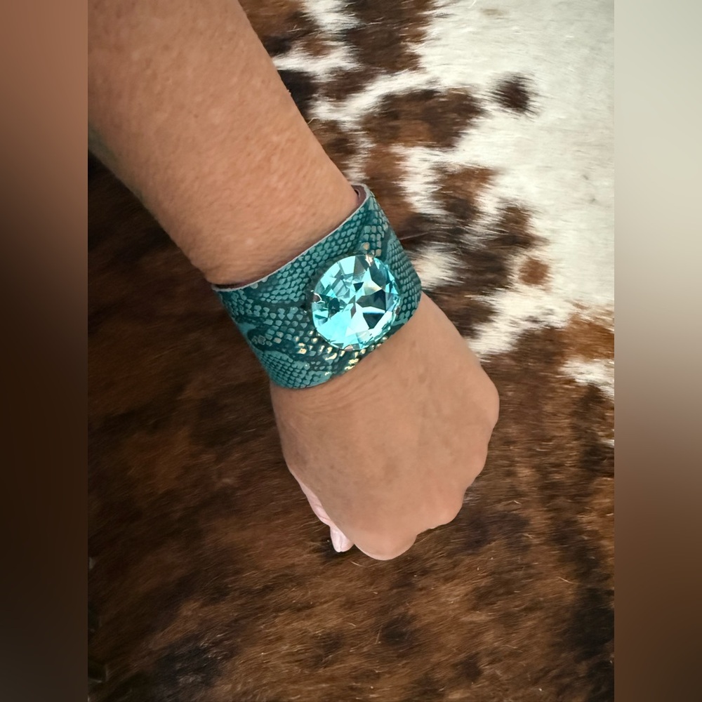 Keep It Gypsy Python Turquoise Cowhide Pattern Pe… - image 4